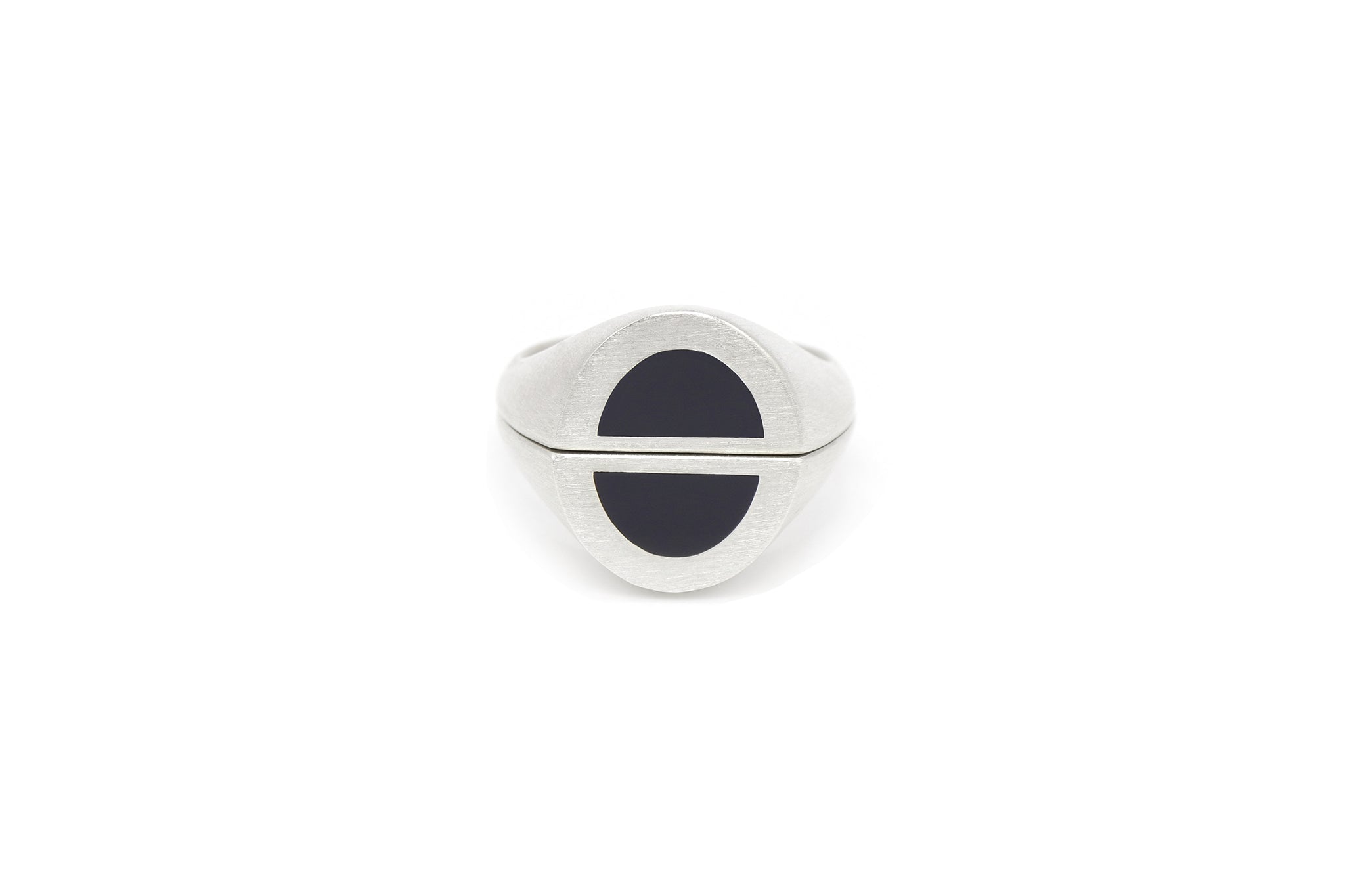 half signet ring 002 (black)