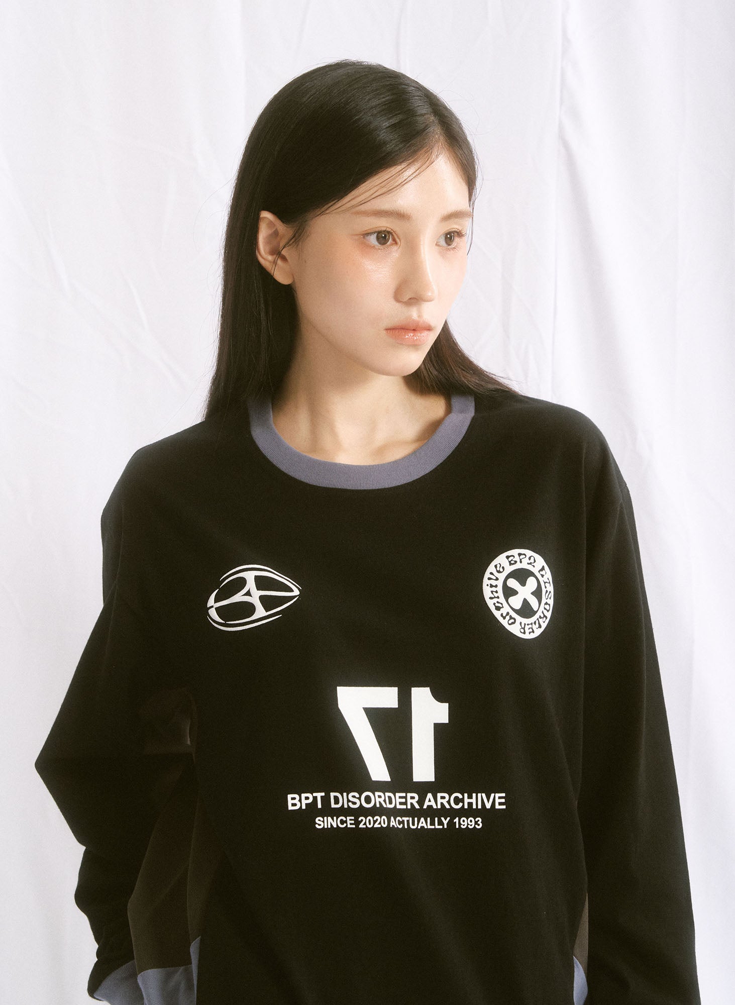 SPORTY GRAPHIC LOGO SLEEVE BLACK