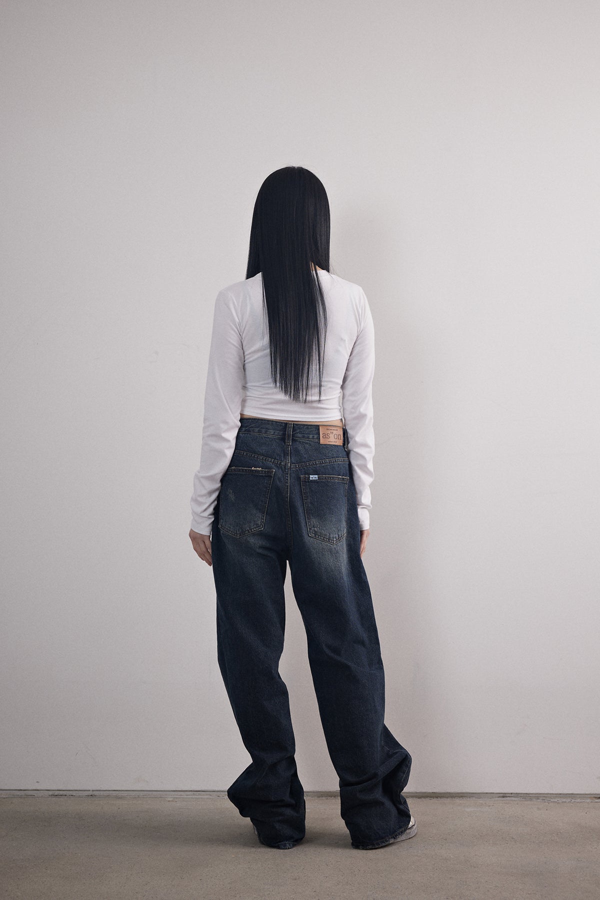 SIGNATURE DENIM PANTS / NAVY