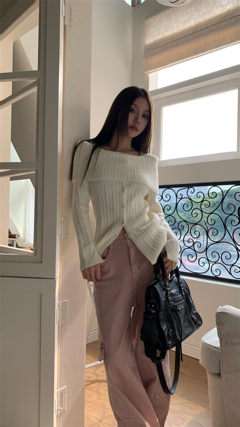 Off-shoulder button cut knit