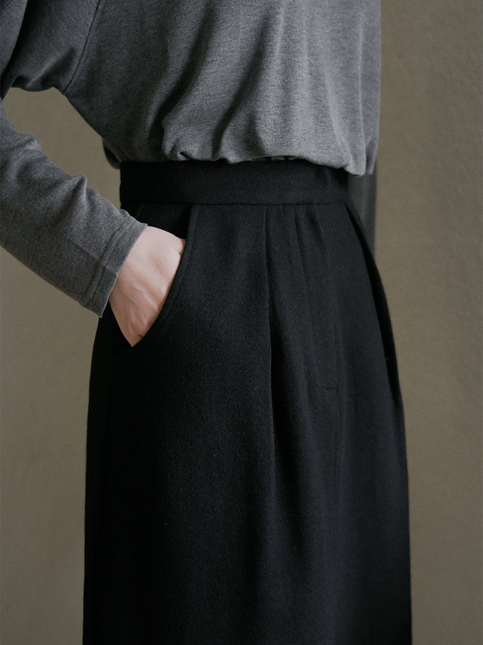 Plain wool skirt