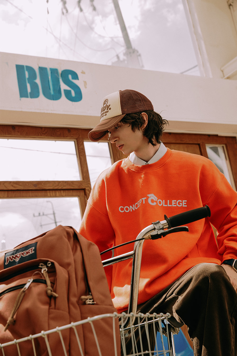 ベーシックラインロゴスウェットシャツ・オレンジ［ユニセックス］/ Basic Line Logo Unisex Orange Sweat Shirt