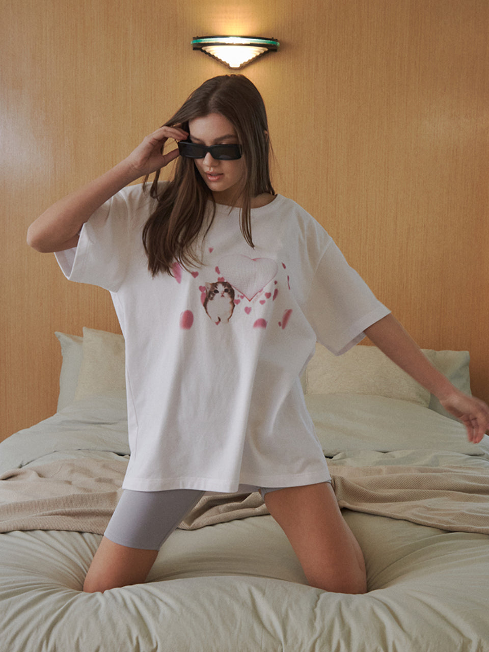 OVERFITTED HEART CAT T-SHIRT