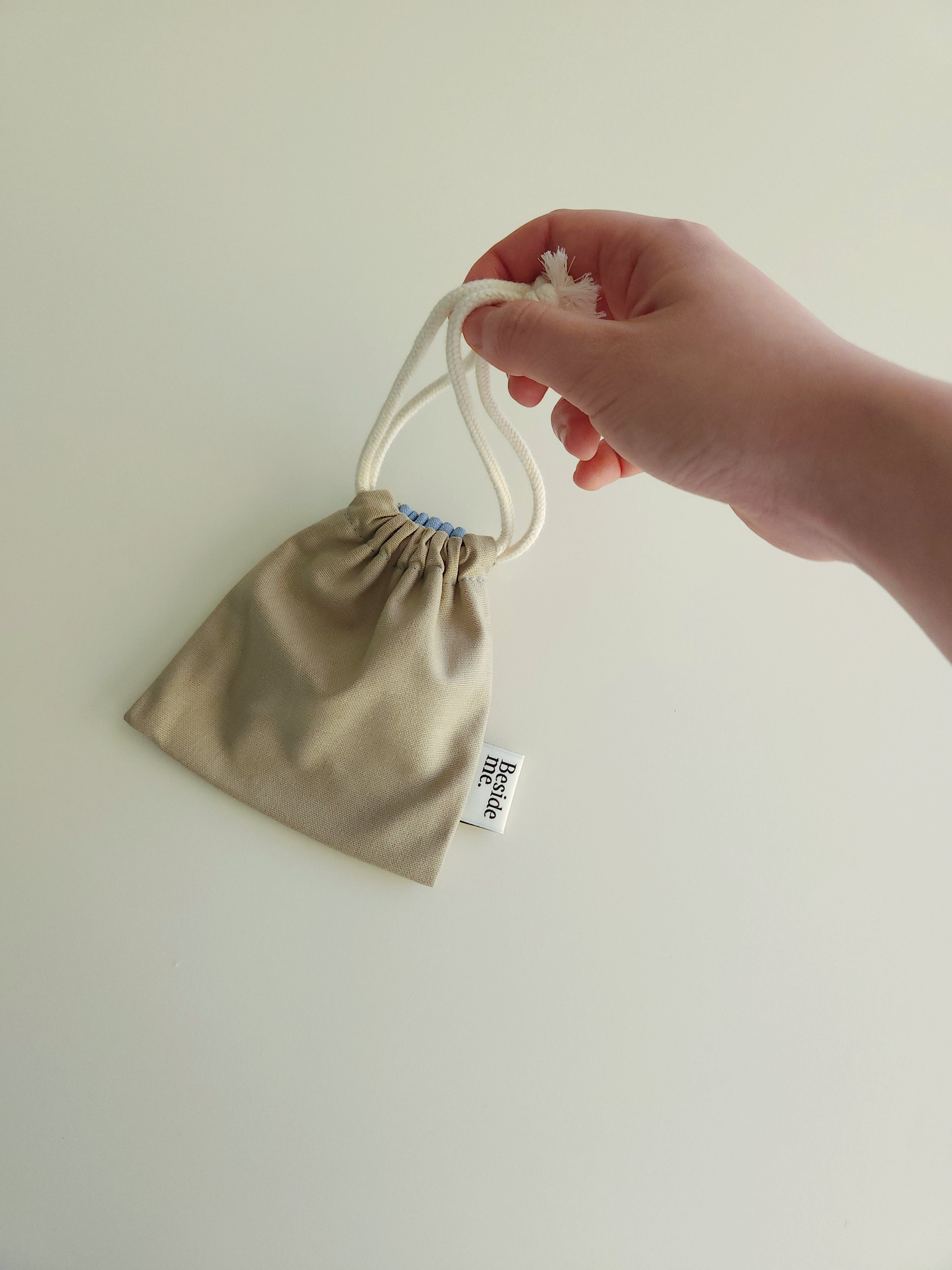 Two tone string pouch - beige S