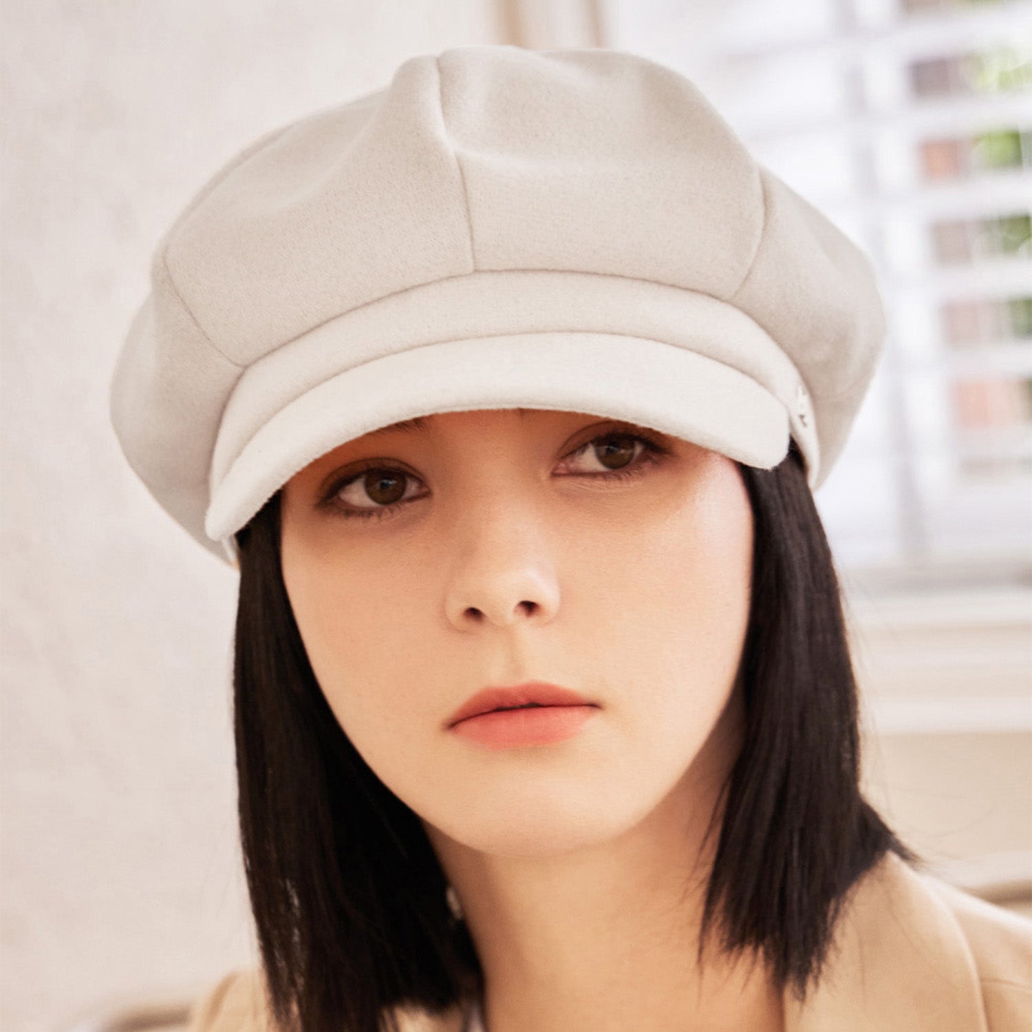 VA Square Stud Wool Newsboy Cap / Ivory