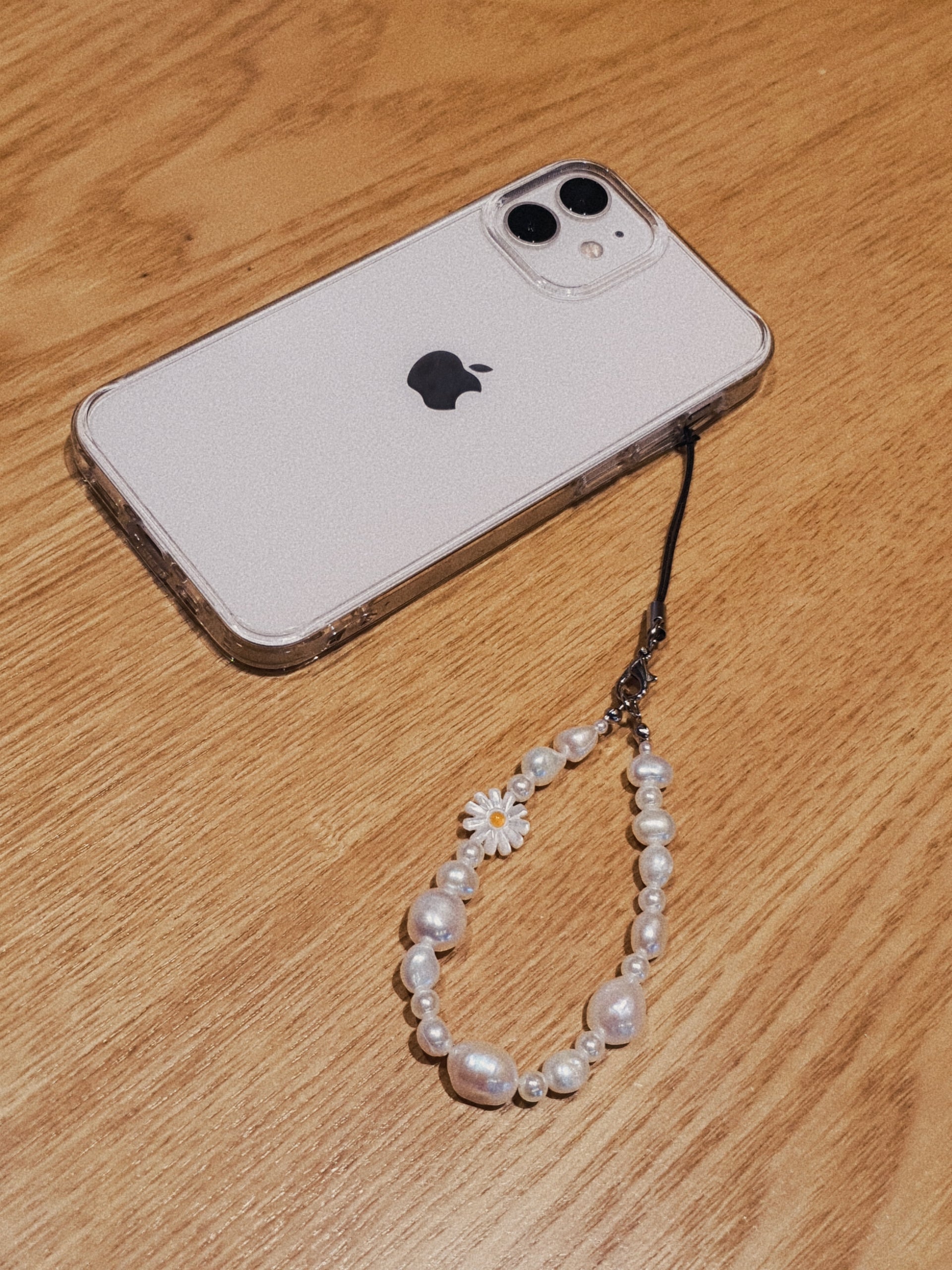 White Daisy Pearl Phone Strap