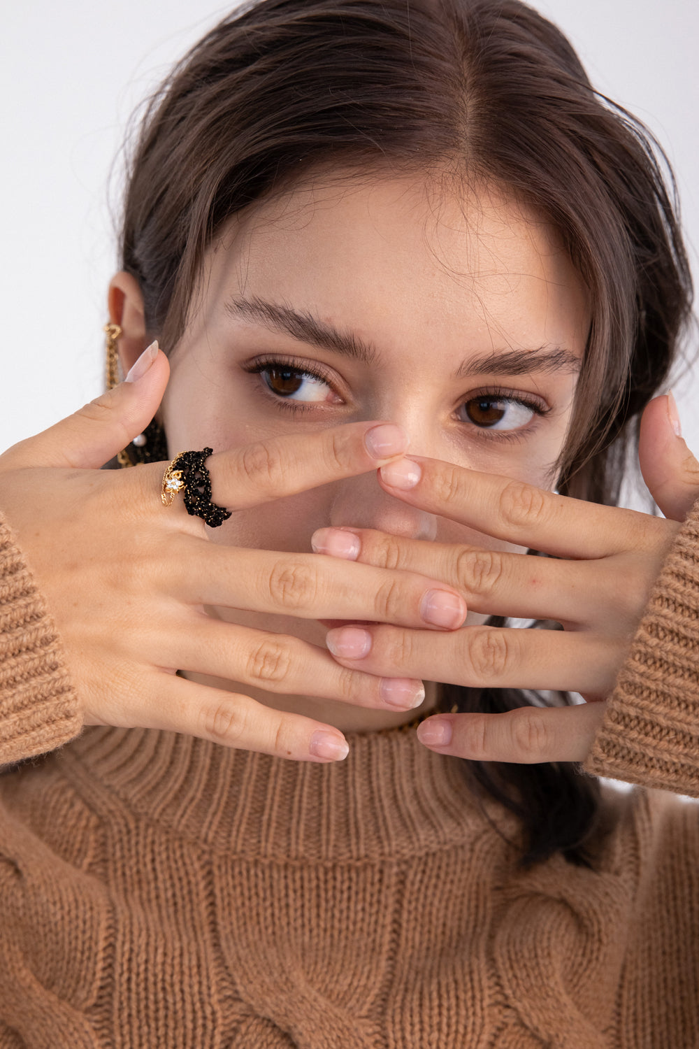 Black knit with chain layered ring