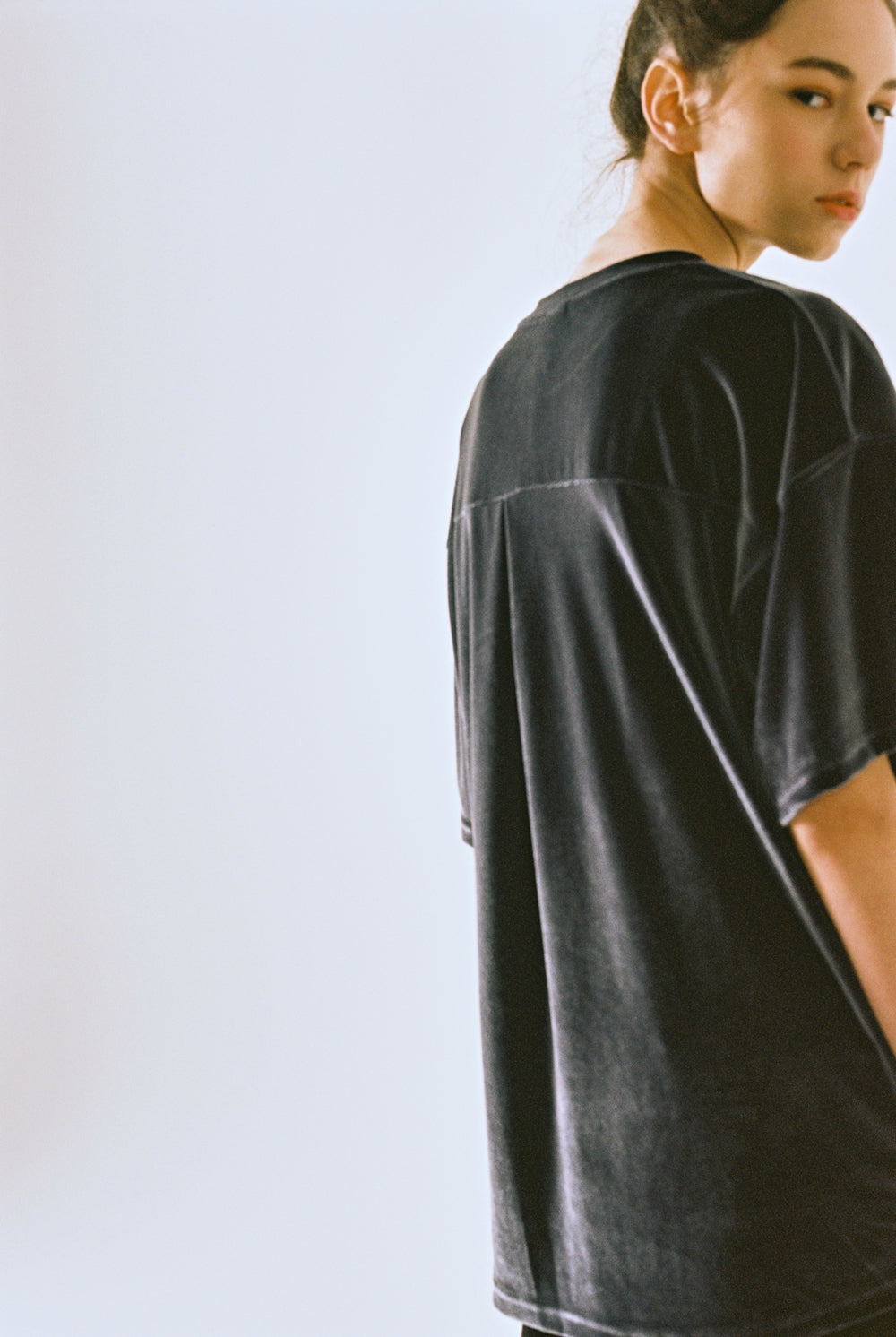 DROP-SHOULDER VELVET 1/2 TEE (Charcoal)