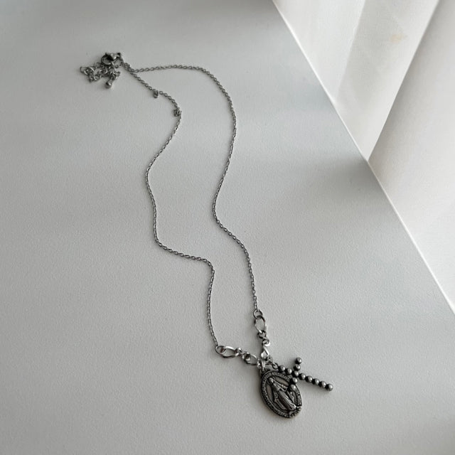 msi Bold Oval Maria Cross Unique Necklace
