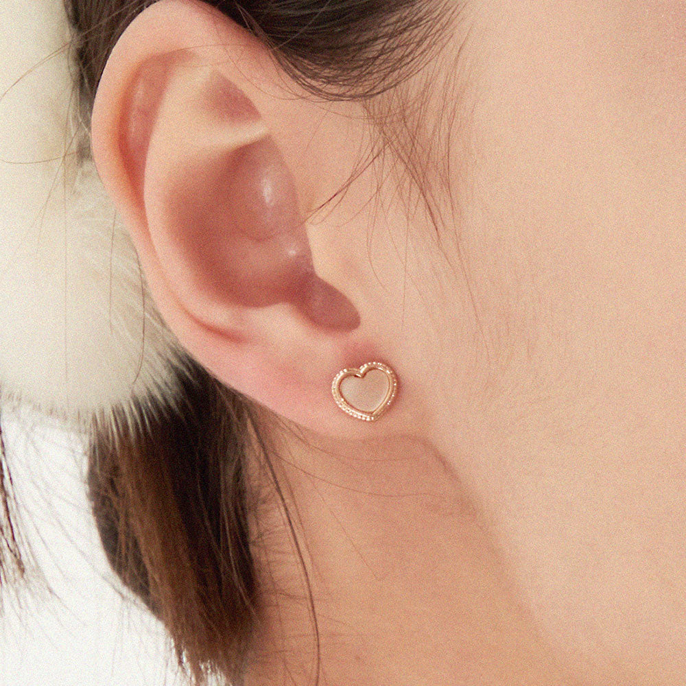 MOTHER OF PEARL MINI EARRING