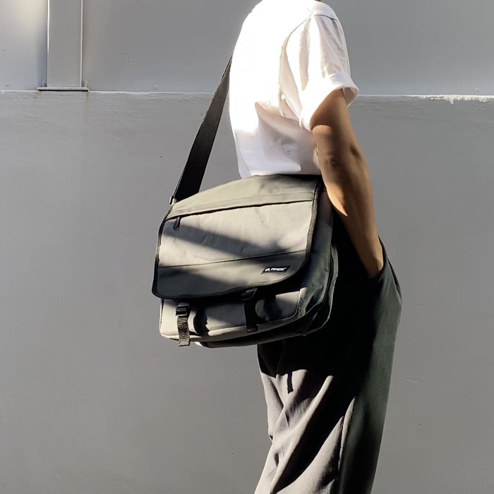 2040 Messenger Bag Grey