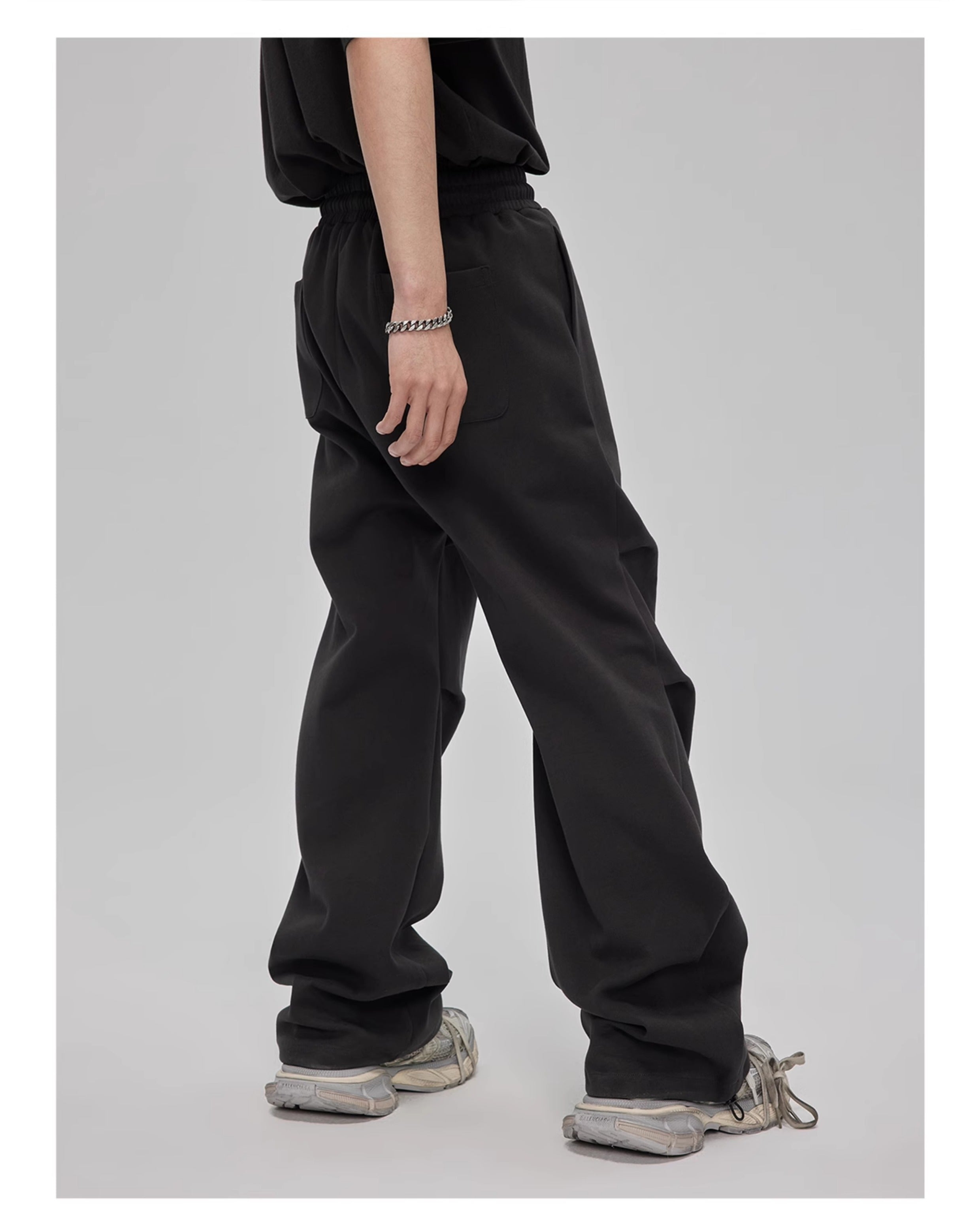 three-dimensional pleated sweatpants