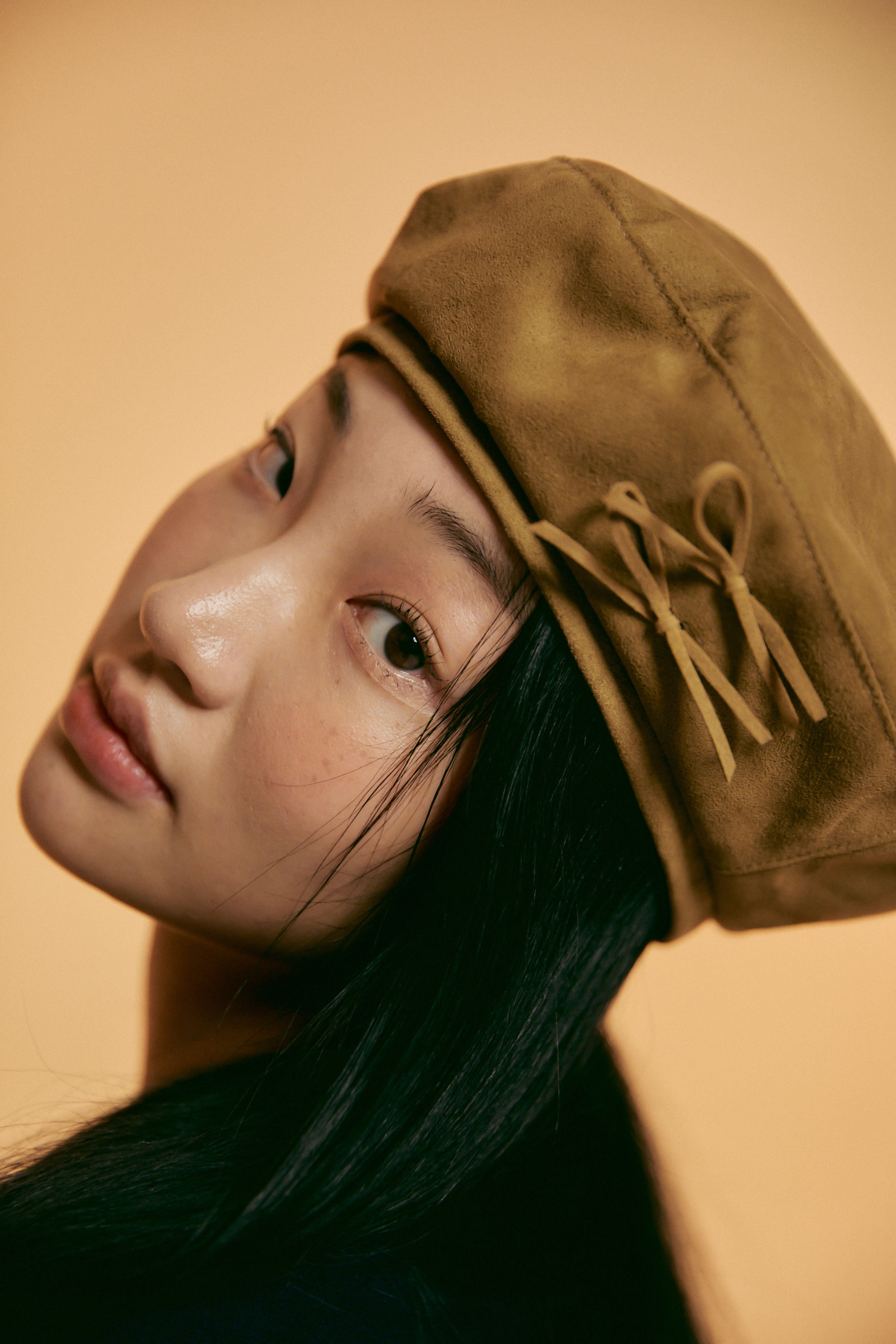 SUEDE BERET HAT / BEIGE