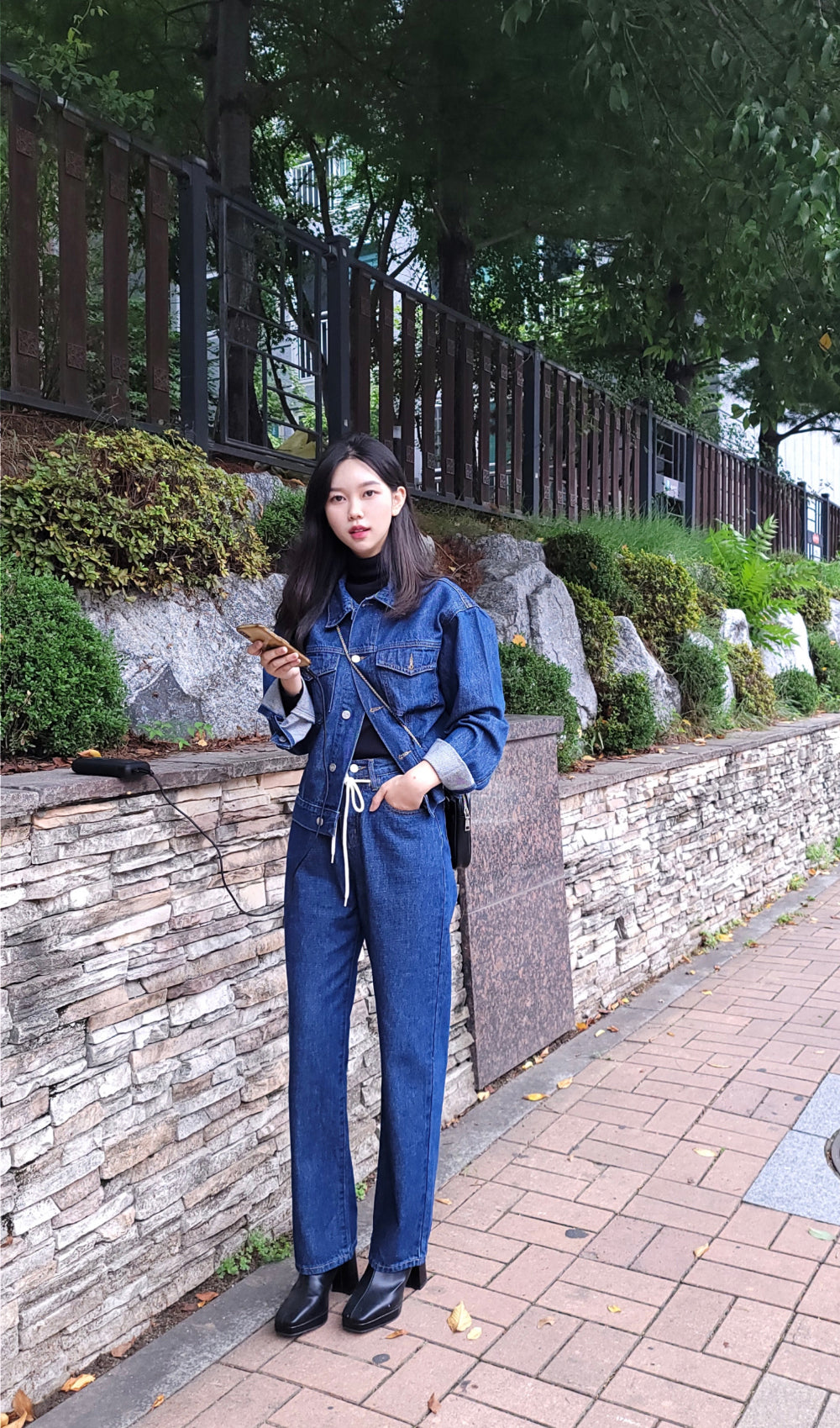 JEON SO MIN SEMI-WIDE FIT STRING POINT DARK DENIM PANTS [17708]