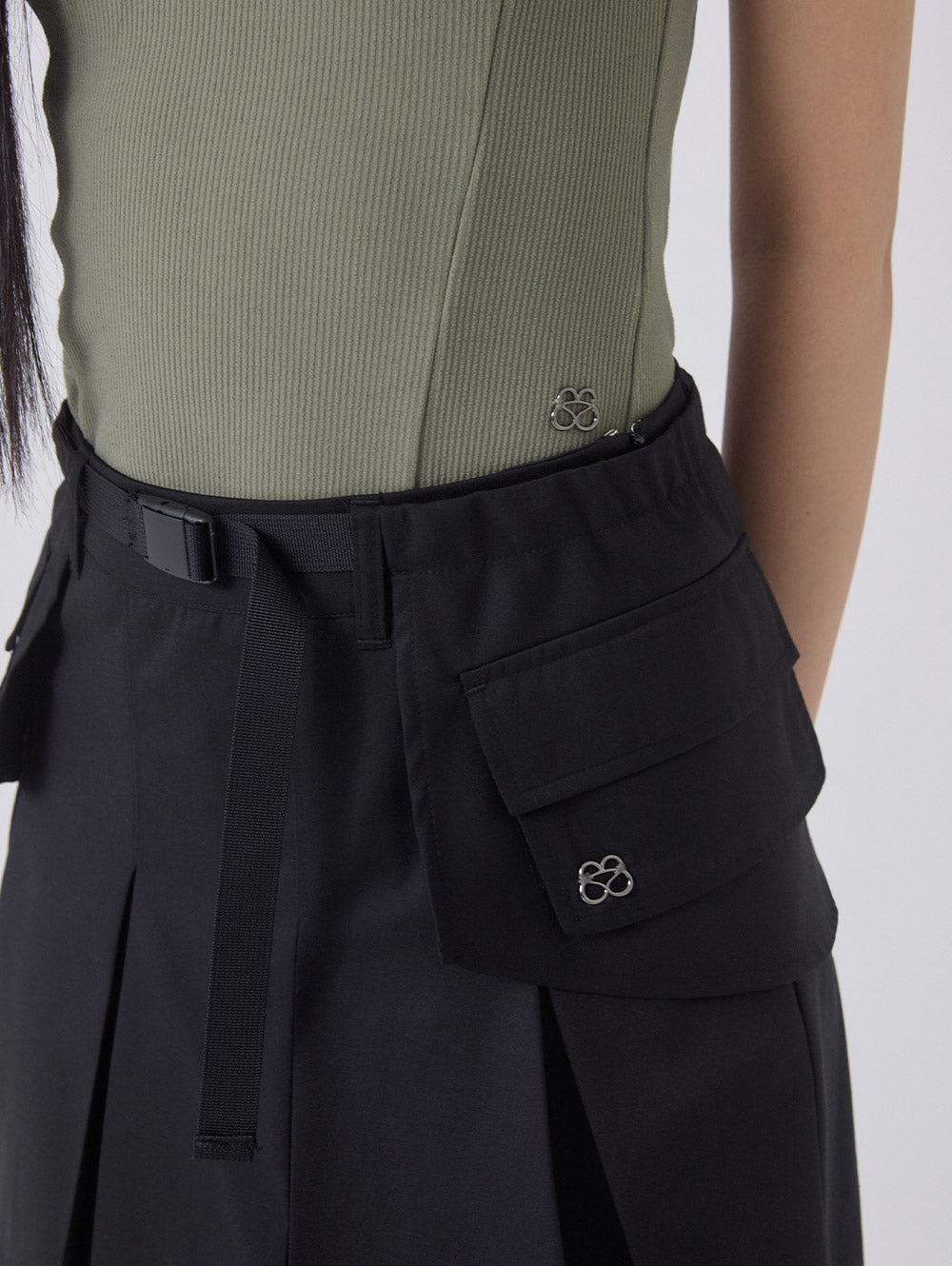 DETACHABLE POCKET PLEATED SKIRT [BLACK]