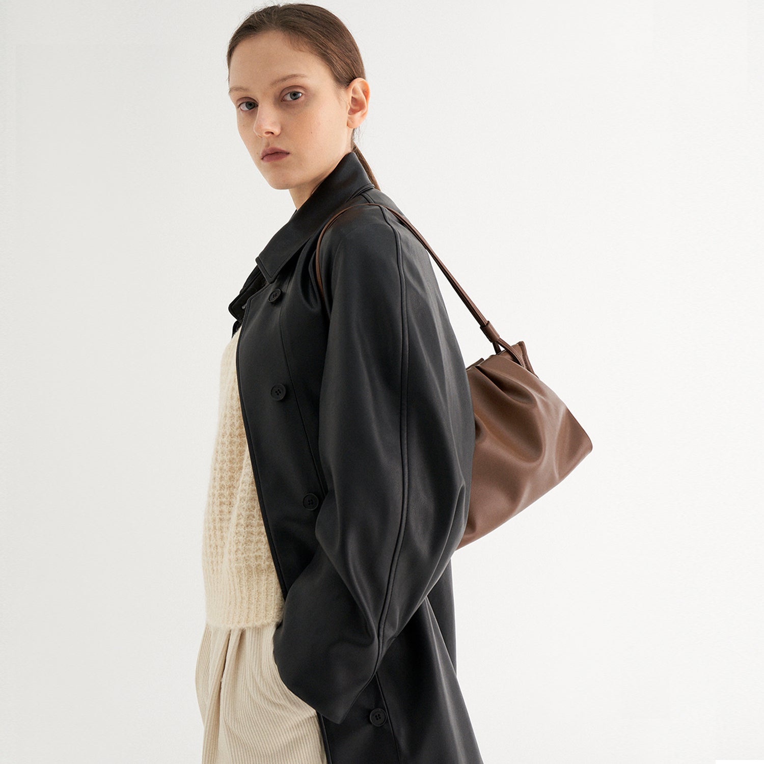 PLEATS SHOULDER BAG_BROWN