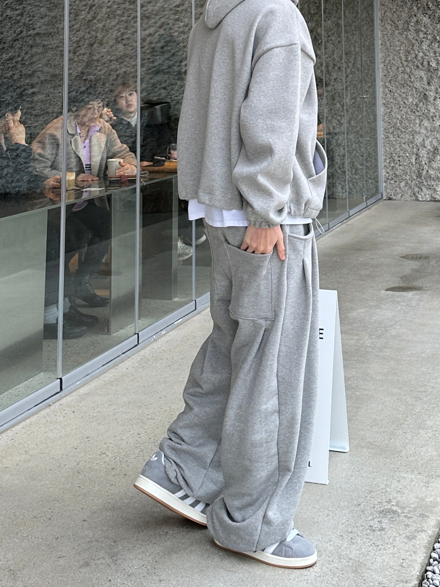 Deep 3 tuck wide sweat pants