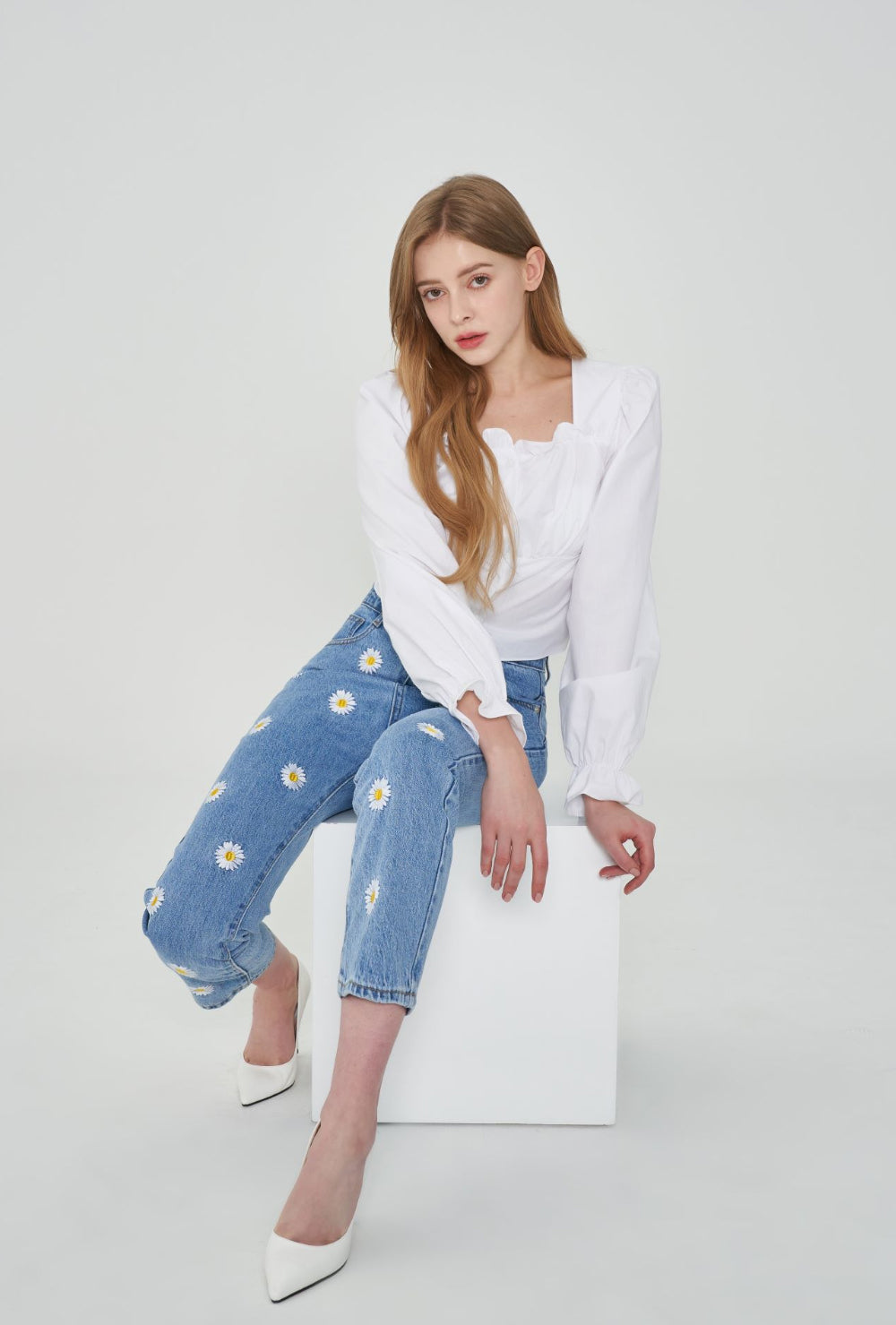 IZ*ONE CHEWON, LOVELYZ KEI, ROCKET PUNCH YEONHEE WORN STRAIGHT FIT FLOWER EMBROIDERY DENIM PANTS [6663]