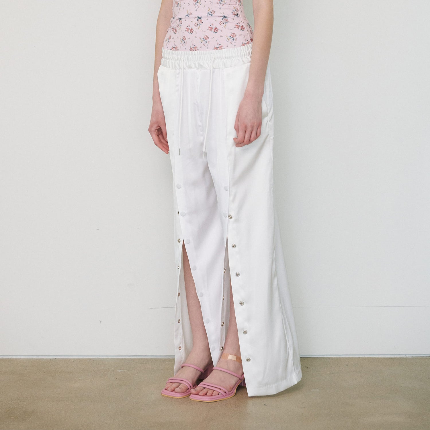  BUTTON SATIN PANTS, IVORY