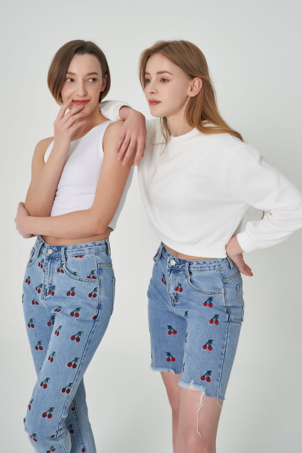 STRAIGHT FIT CHERRY EMBROIDERY CROPPED DENIM PANTS [6811]