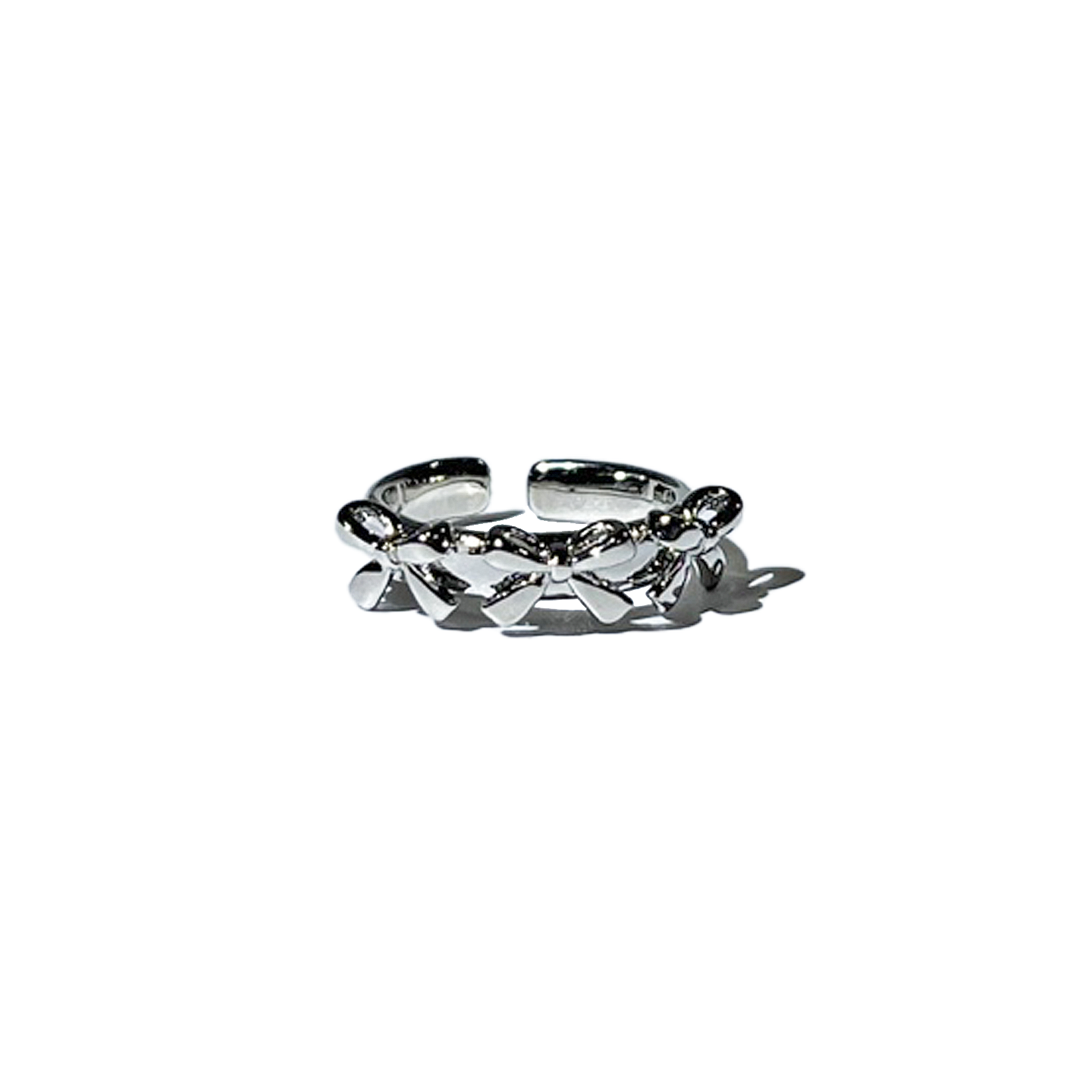 Silver triple ribbon ring