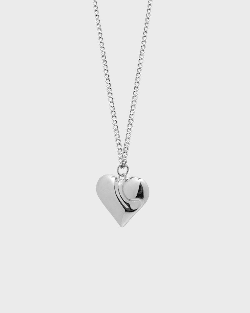 Volume heart symbol necklace