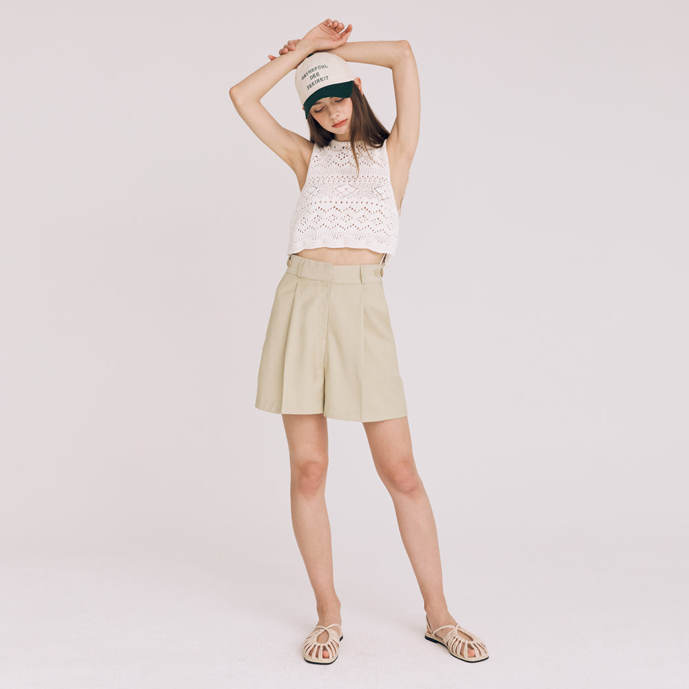 TWO BUTTON PINTUCK WOOL SHORTS (KAHKI)