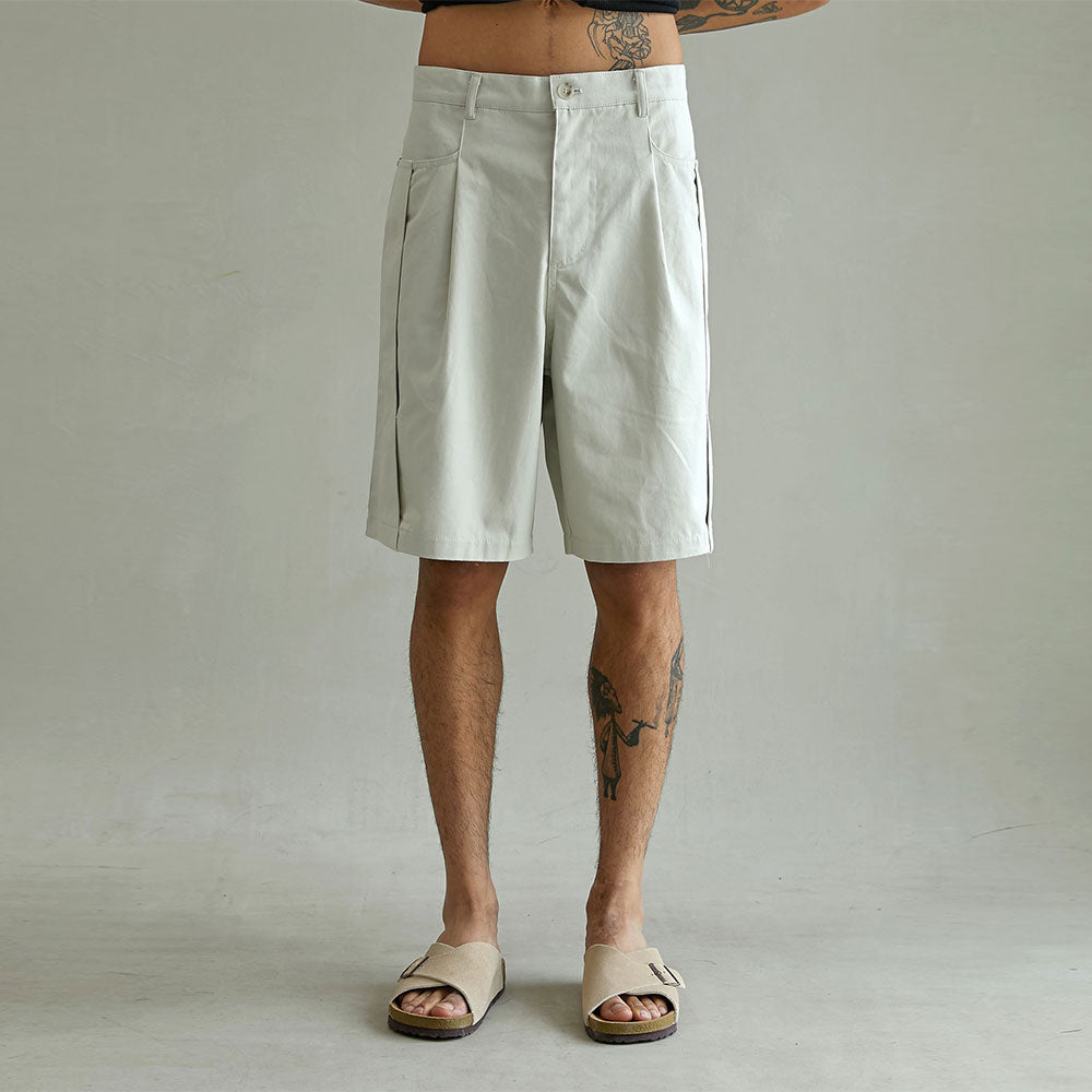 TUCK BERMUDA PANTS (LIGHT BEIGE)