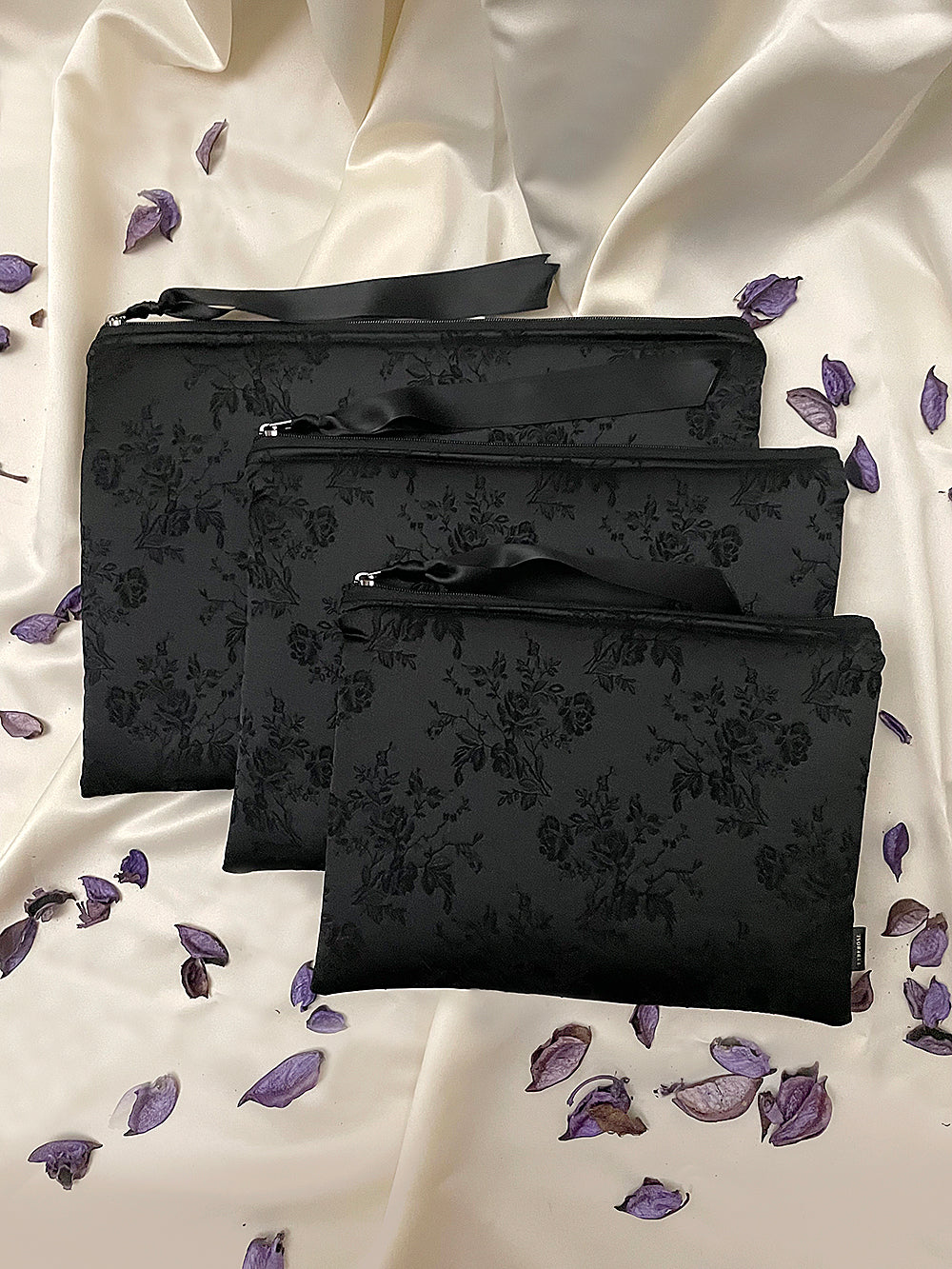 [ORDER] Rose Broderie Tablet Laptop Pouch (11 Inch)