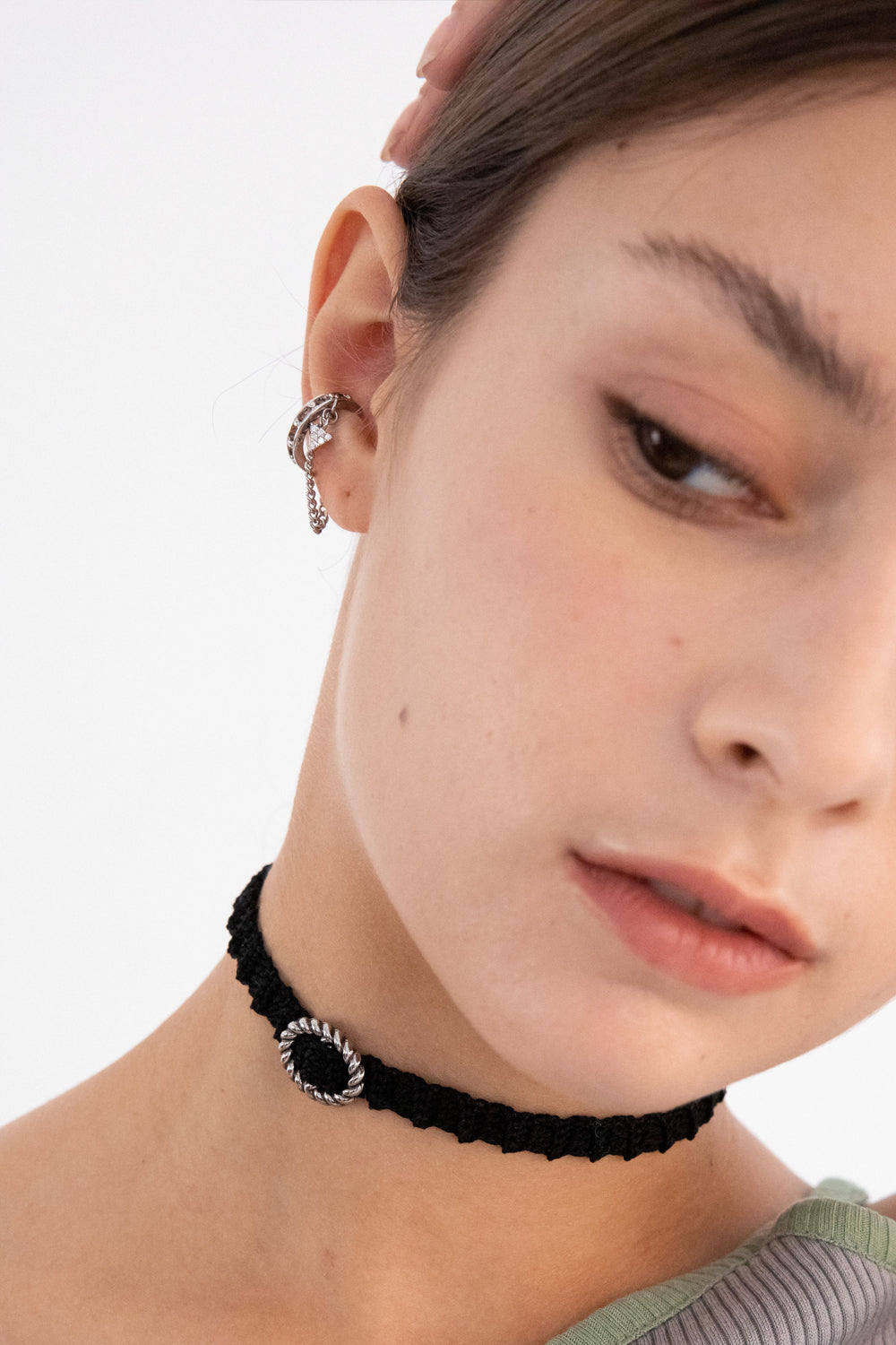 Drop chain layered earcuff