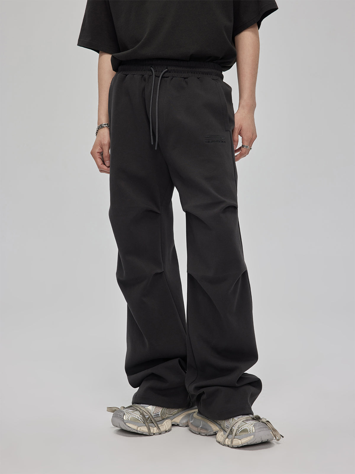 three-dimensional pleated sweatpants