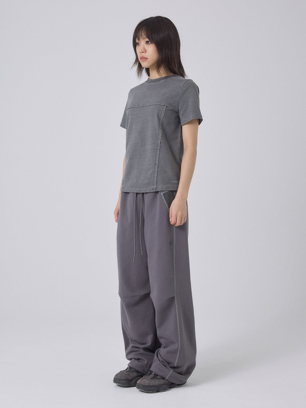 GARMENT DYED SEAM POINT T-SHIRTS [CHARCOAL]