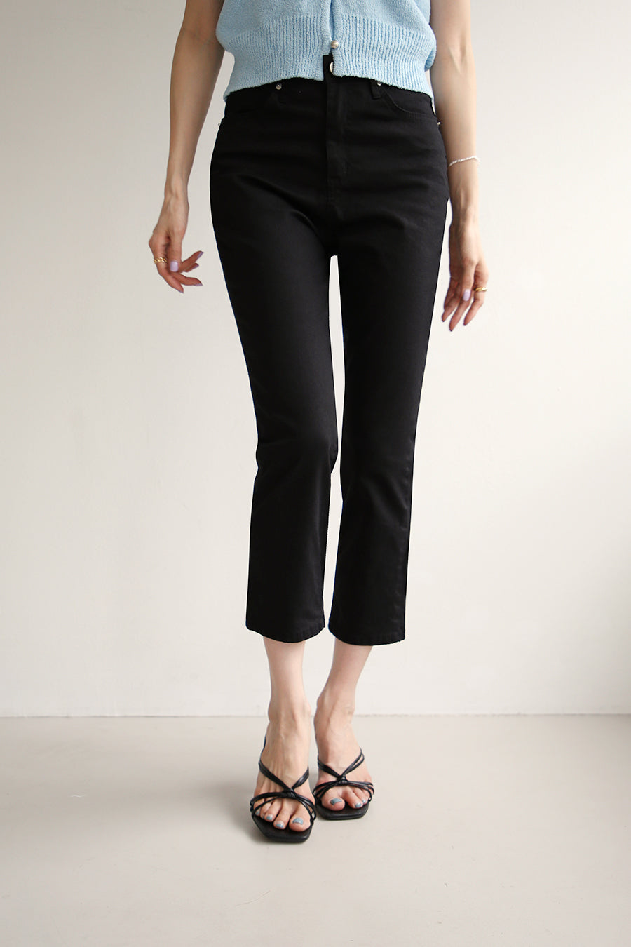 FLAT CROP JEANS