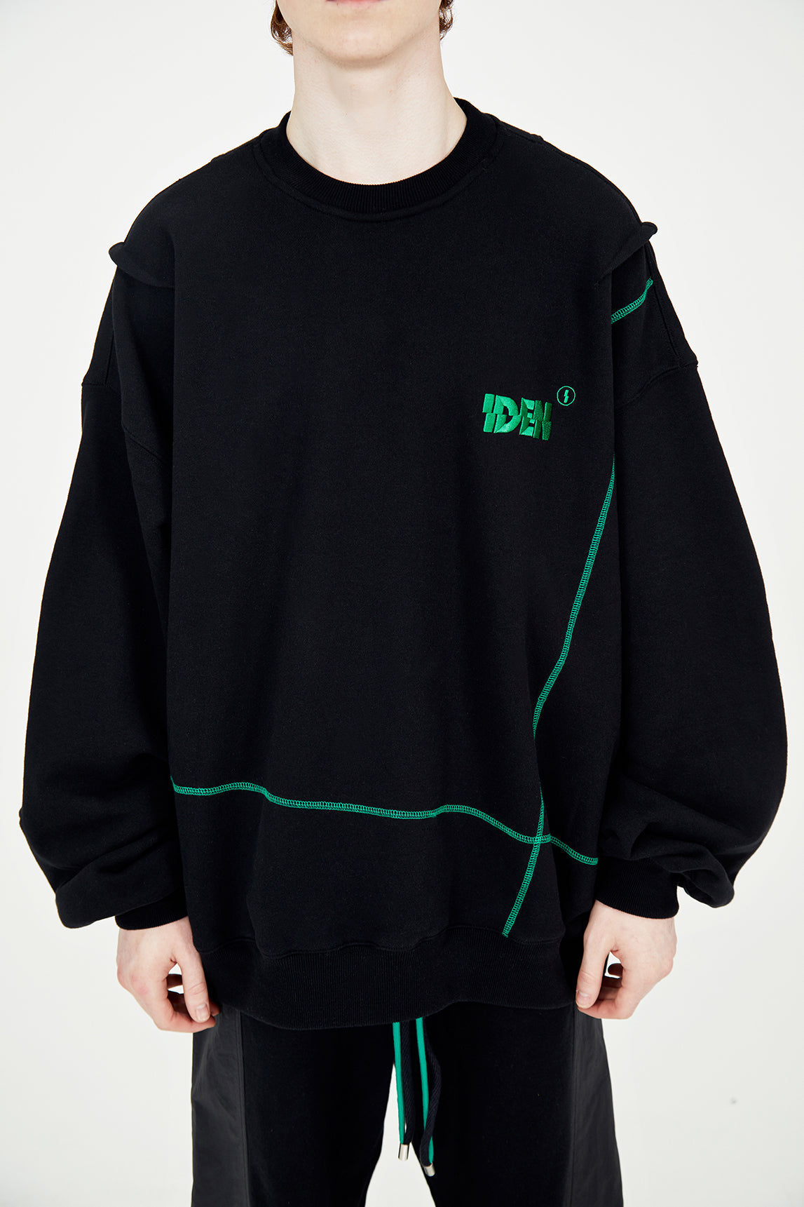 IDEN needlepoint sweatshirts (Black)