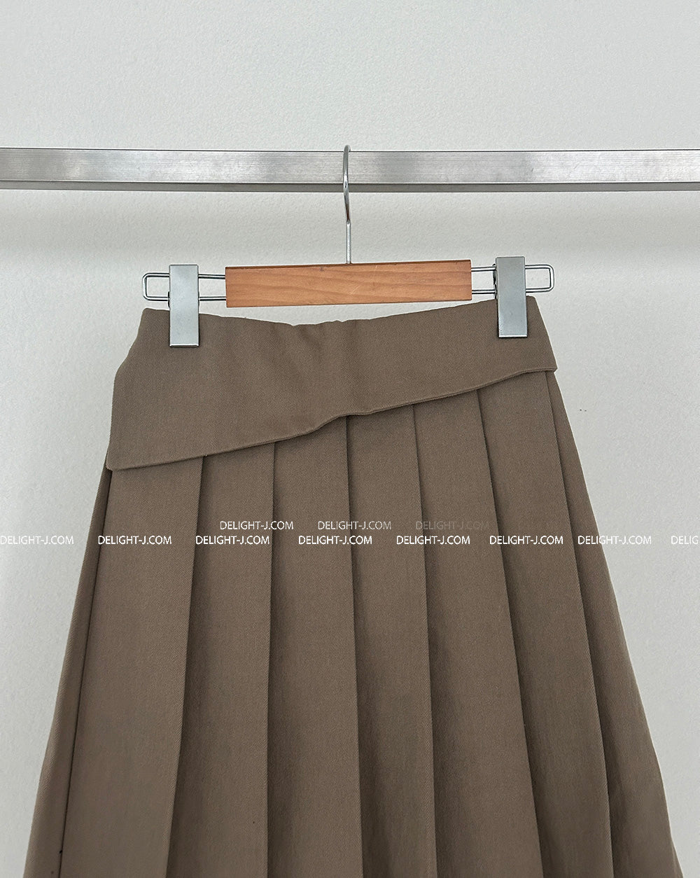 Gigantic Pleated Midi skirt
