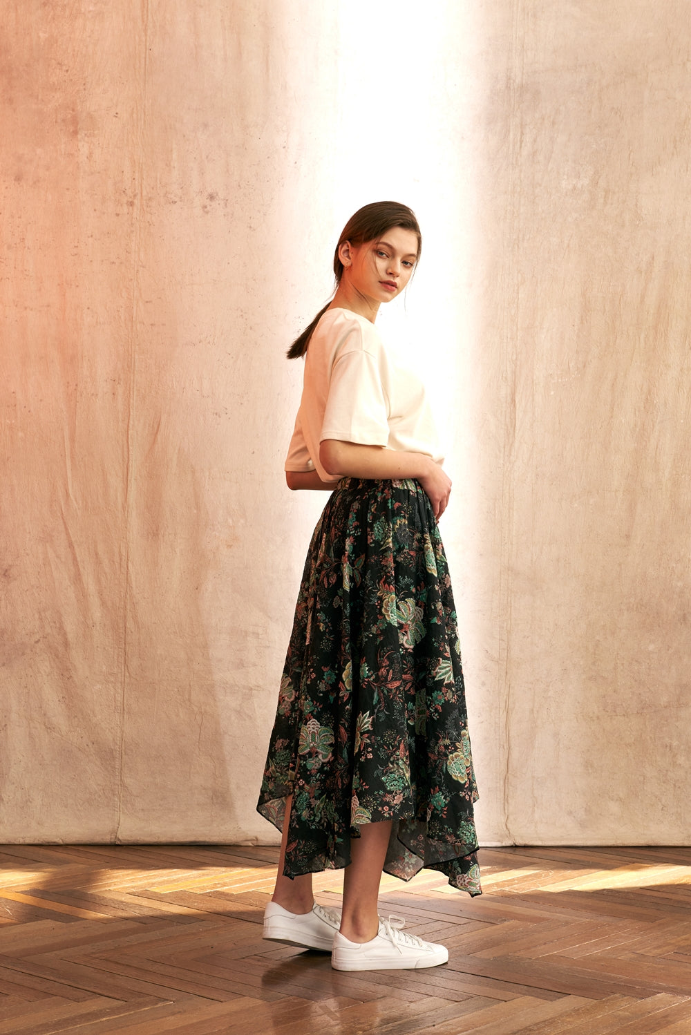 VINTAGE FLOWER UNBALANCE FLARE SKIRT (Black)