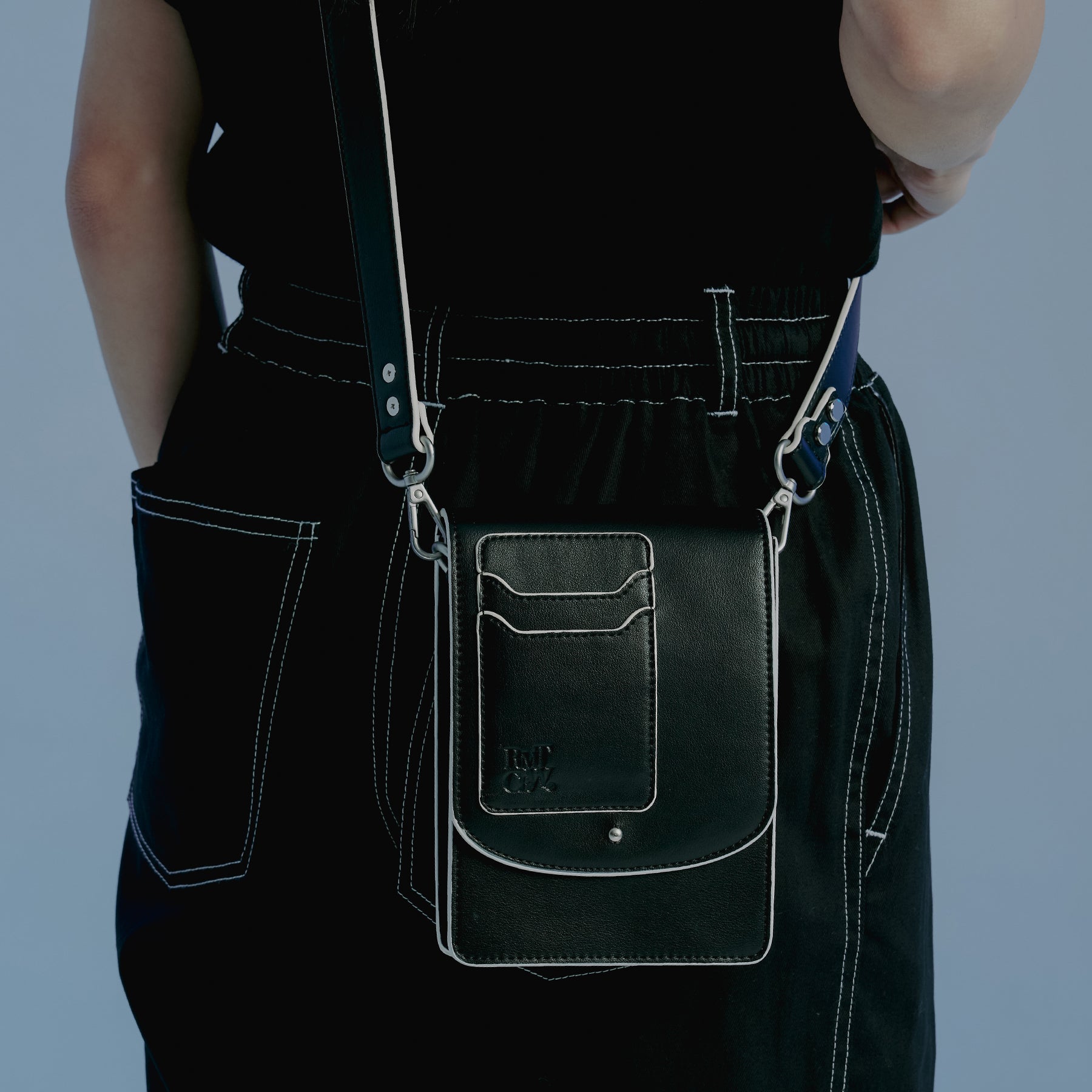 RECENT LOGO CROSS BAG_BLACK