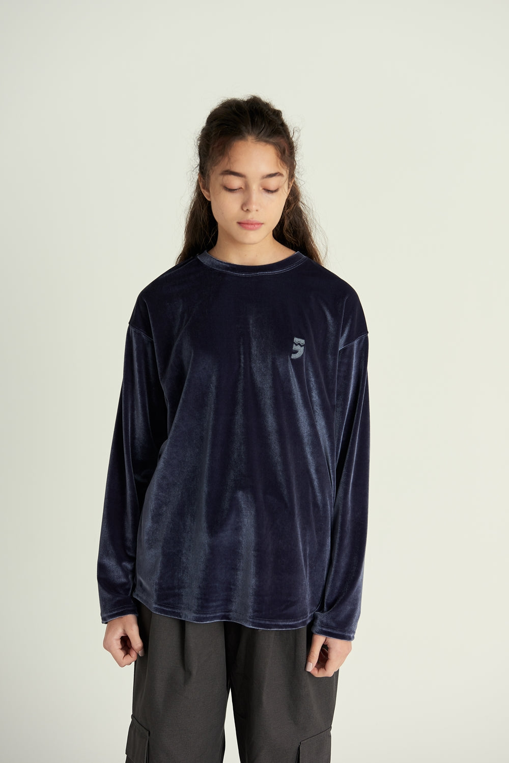 DROP-SHOULDER VELVET TEE (Charcoal)