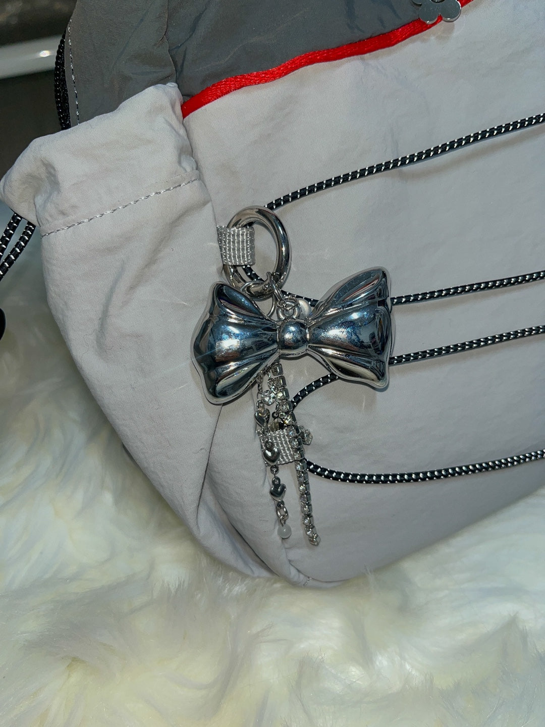 Silver big ribbon shining keychain