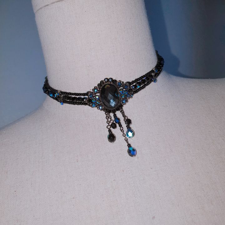 Isabel blue black choker