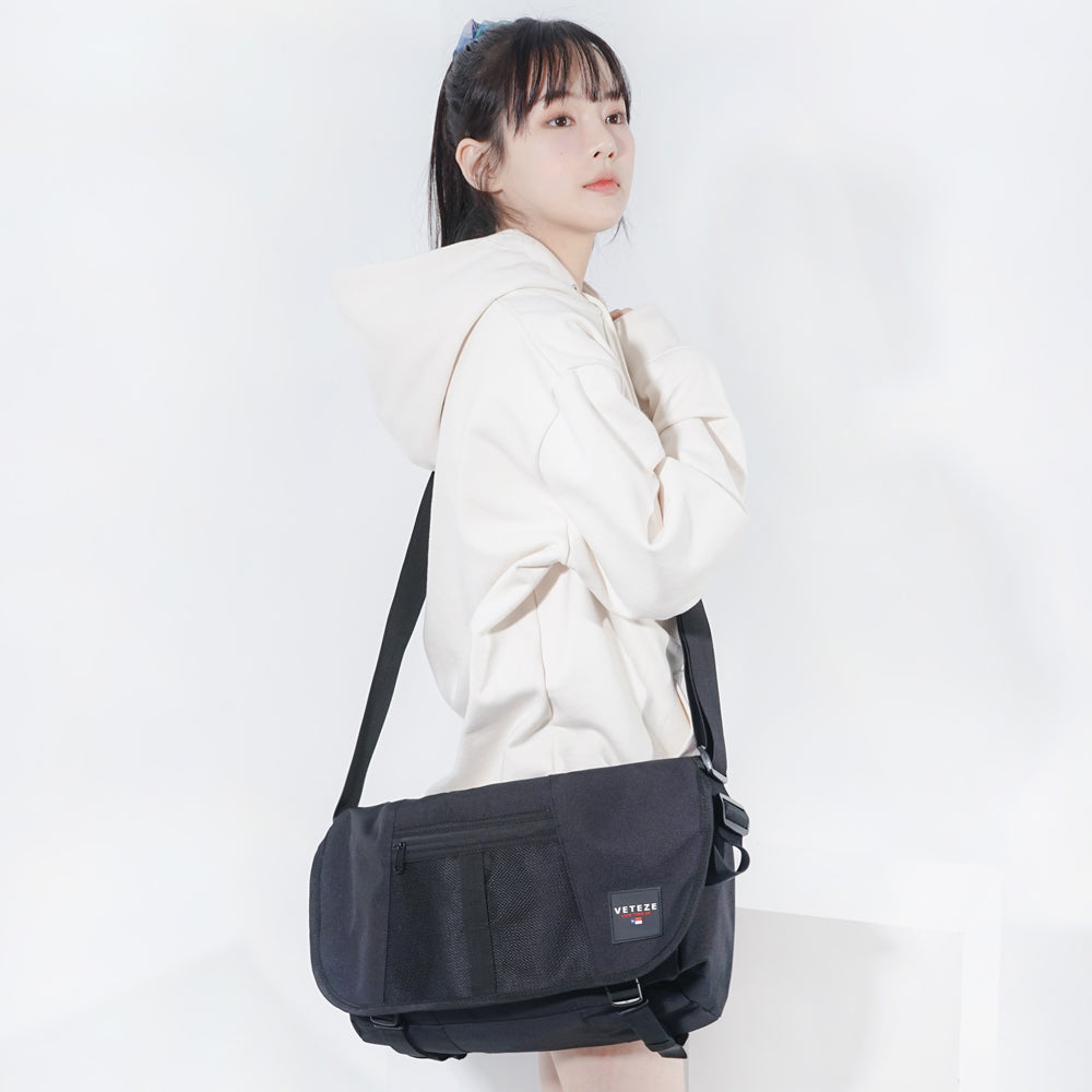 【VETEZE】Newtro Cross Bag Newtro Cross Bag (2color) - VETEZE | 60% - Asian Fashion