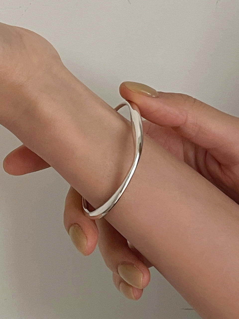 ALLURE BANGLE