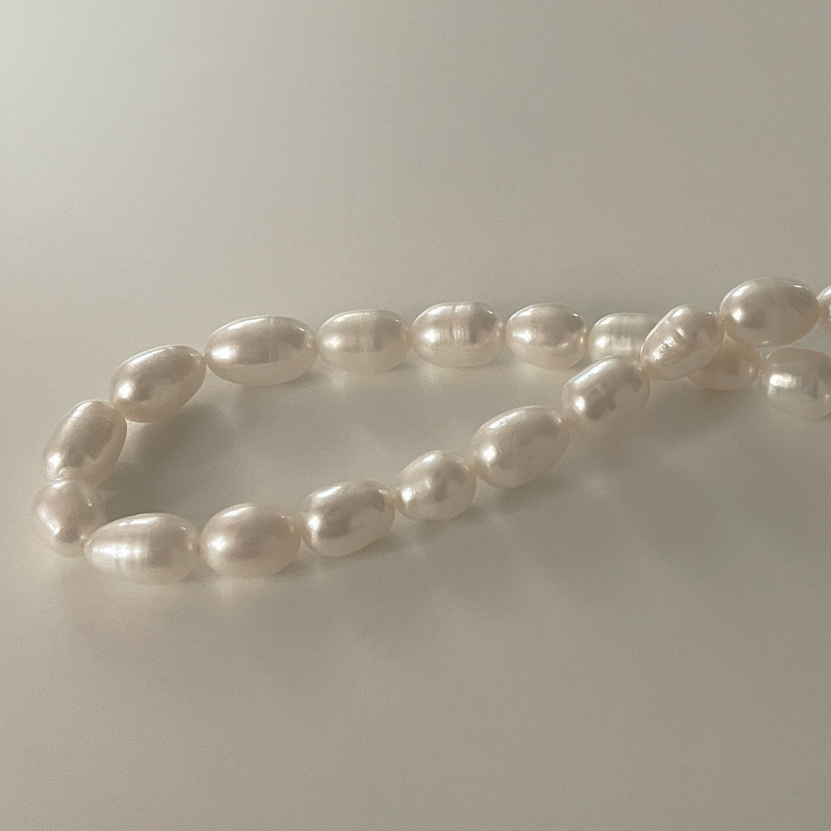 white pearl necklace