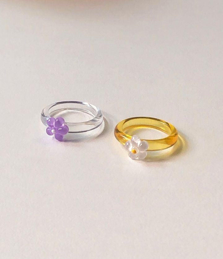 Daisy Flower Acrylic Rings (2 Colors)