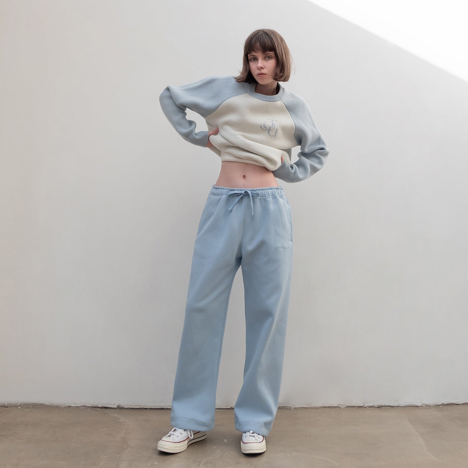 THEOHYOU SWEAT PANTS (SKY BLUE)