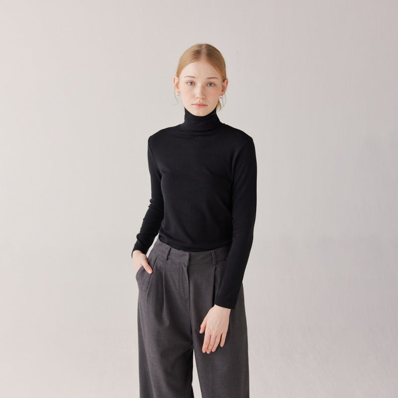 Simple logo turtleneck