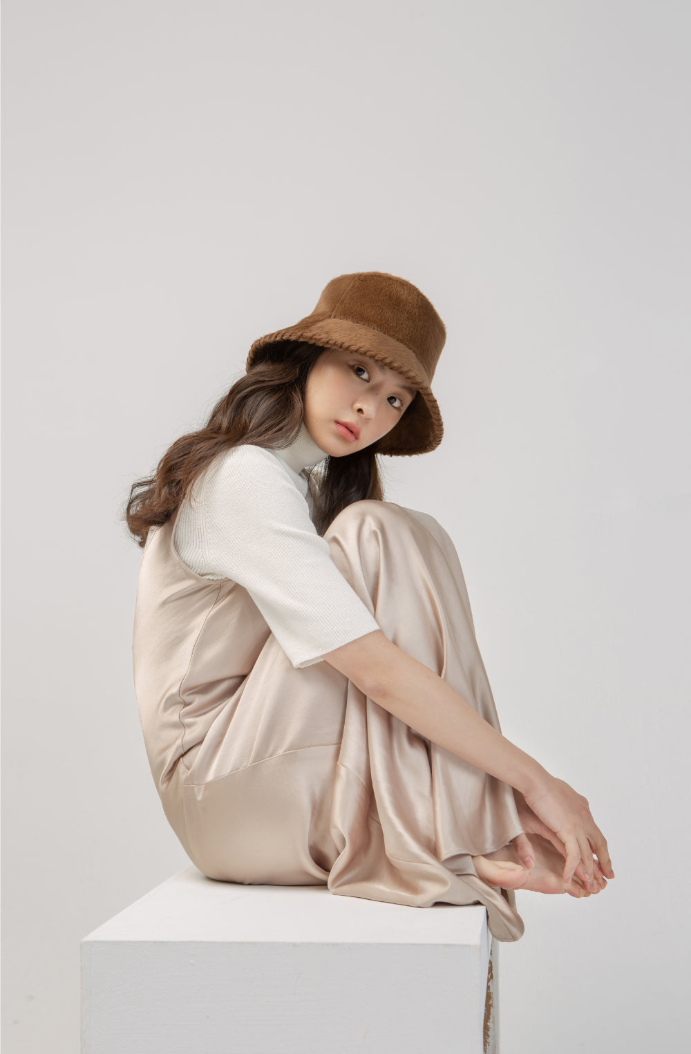 SOFT BROWN BUCKET HAT