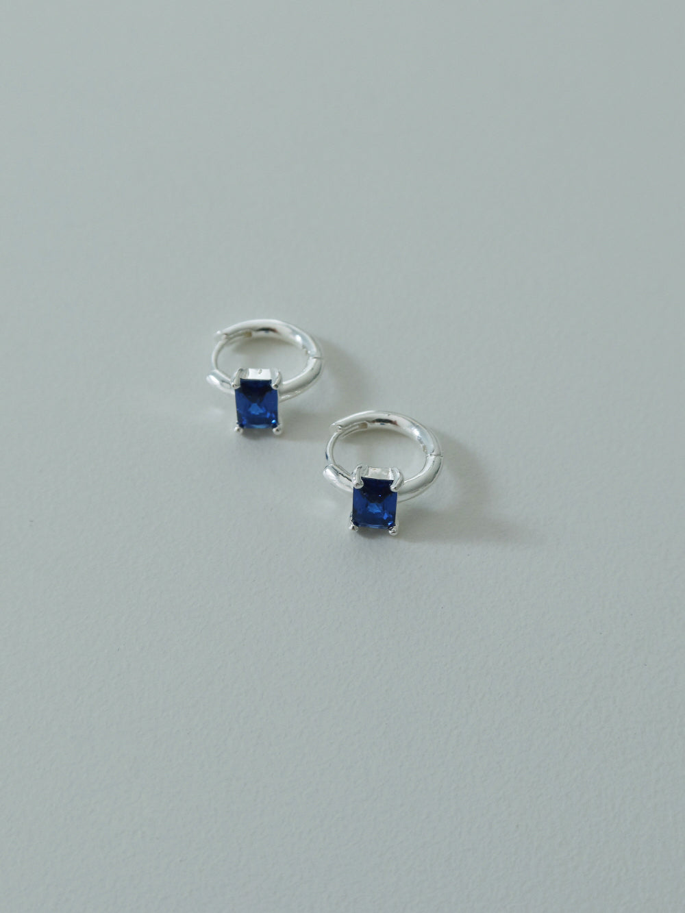 square one touch earring - navy