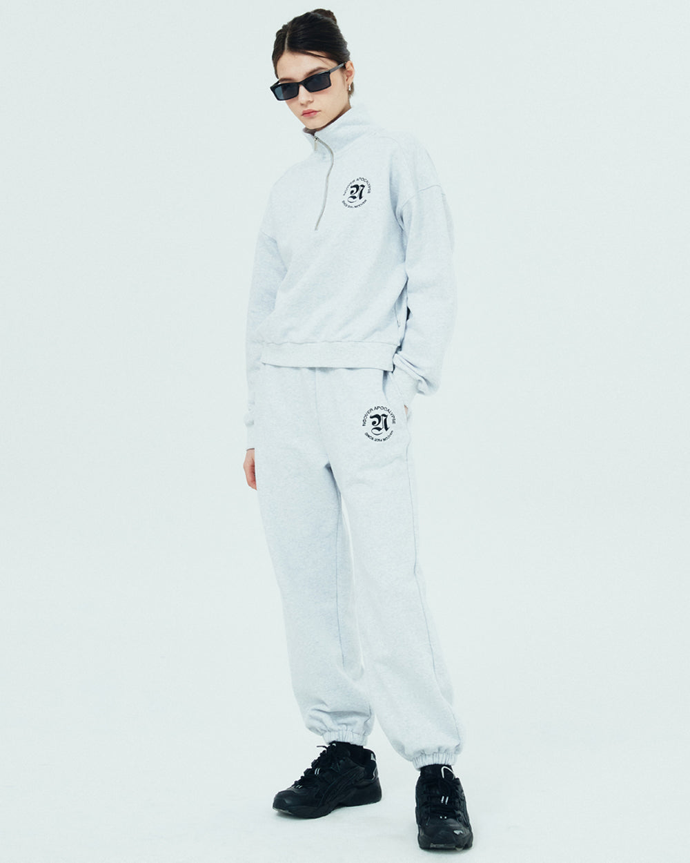 ROMAN TYPO LOGO TRAINING PANTS-WHITE MELANGE