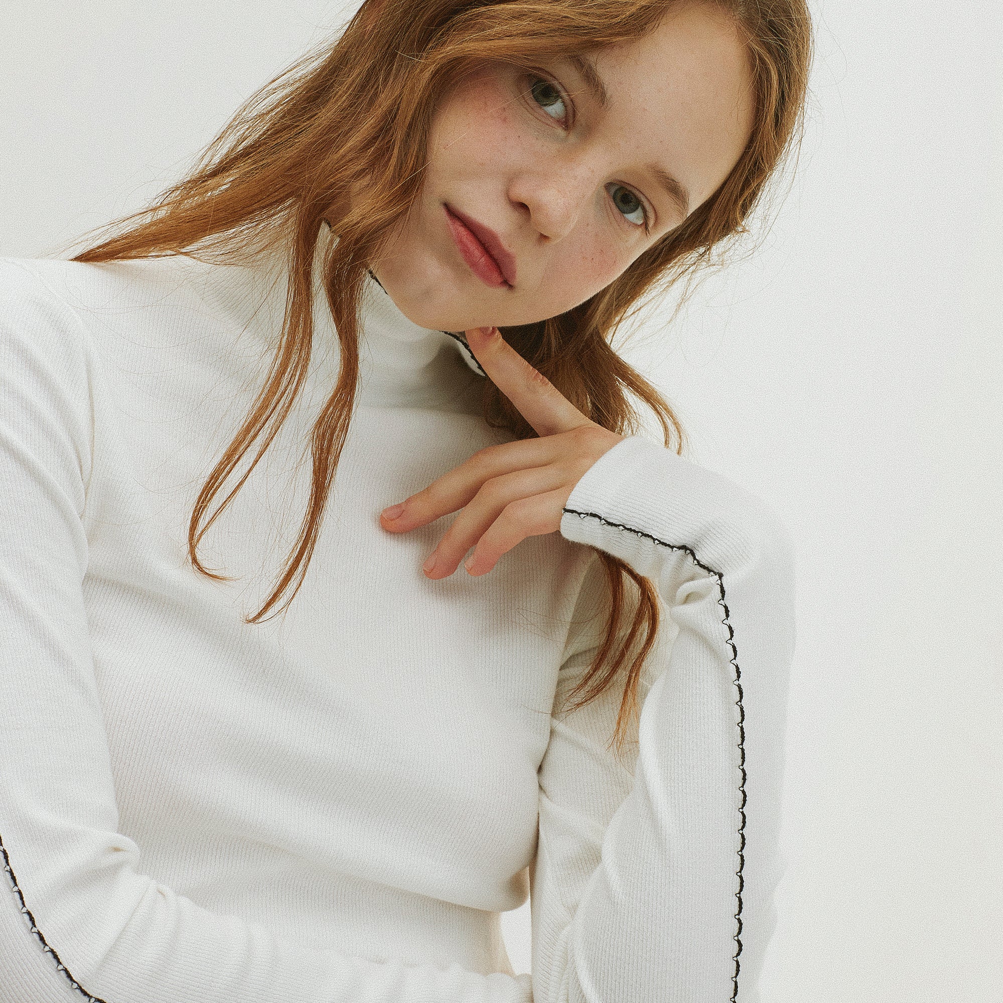 PICOT STITCH RIBBED TURTLENECK T-SHIRT_WHITE